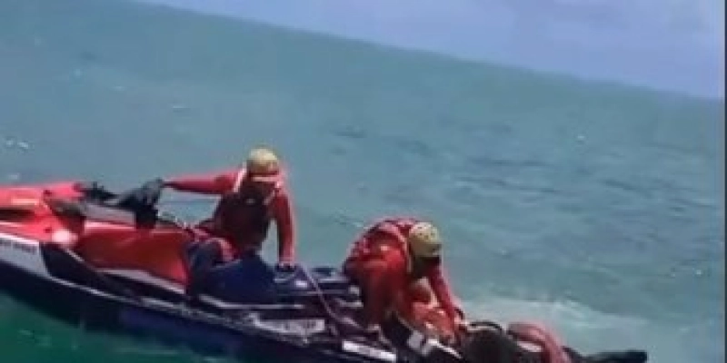 Homem é resgatado de afogamento no Rio Paraíba e acaba preso com facão e drogas em Cabedelo