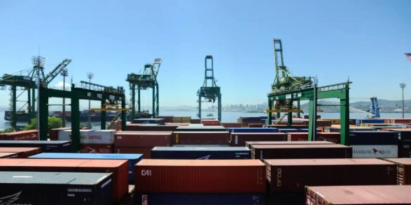  Balança comercial tem superávit de US$ 7,74 bilhões em setembro 