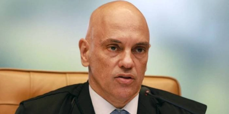 Moraes aciona PGR sobre pedido para liberar visitas de Flávio a Jair Bolsonaro
