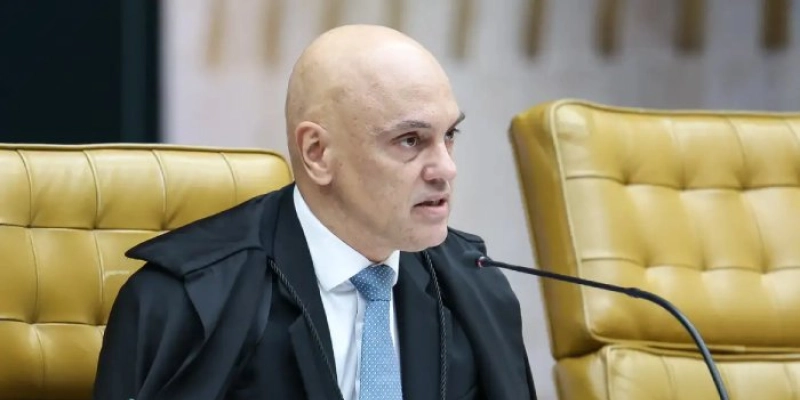  Moraes determina emissão de mandado de prisão contra Eduardo Bolsonaro.