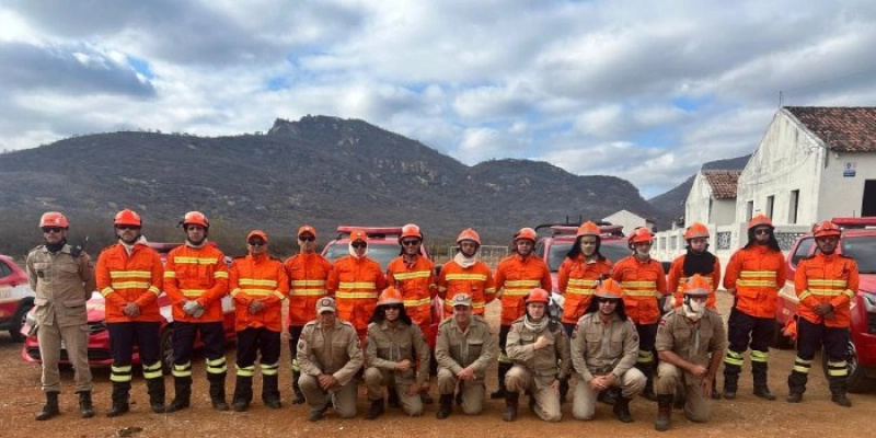 Corpo de Bombeiros mobiliza força-tarefa para combater incêndio florestal na serra de Lagoa