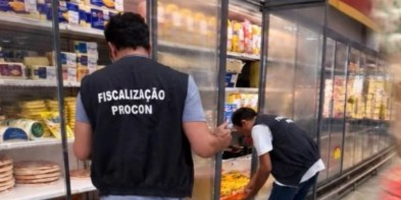 Quase 50 kg de carne vencida e produtos deteriorados são encontrados durante fiscalização em supermercado de Sousa