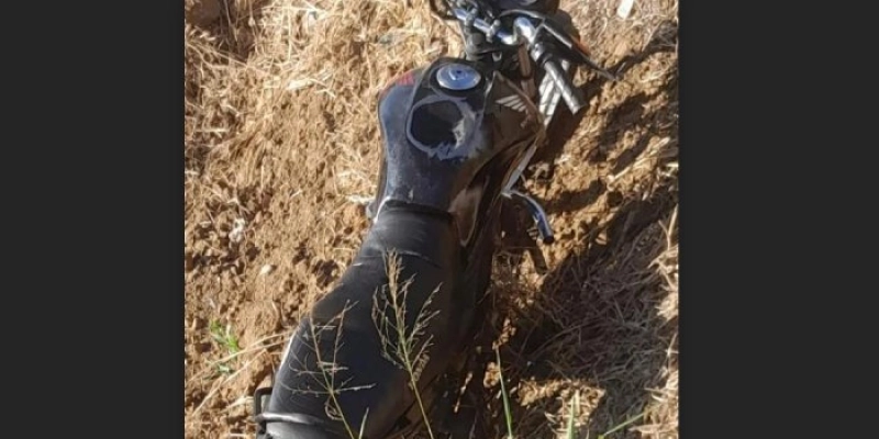 PM recupera motocicleta roubada abandonada às margens da BR-230 em Cajazeiras