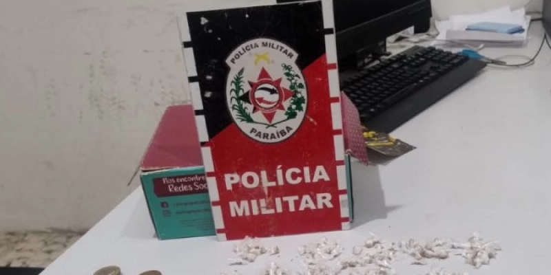 Polícia Militar apreende crack e prende mulher por tráfico de drogas em Pombal
