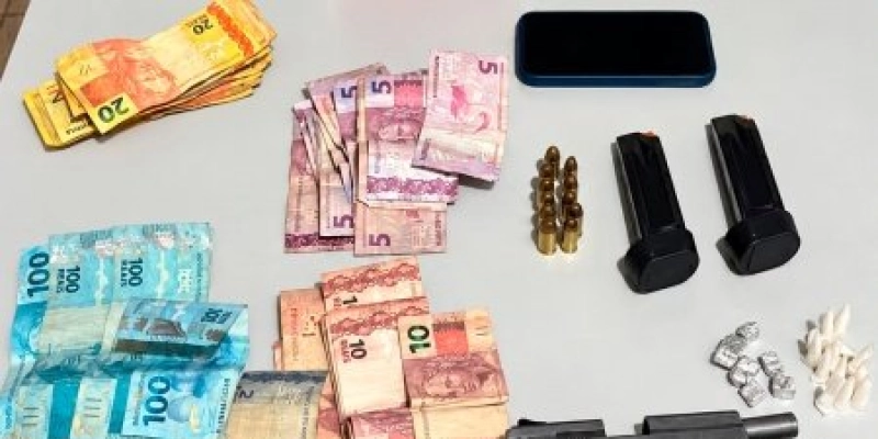 Suspeito com mandados de prisão em aberto é capturado em pousada na Paraíba; armas e drogas são apreendidas
