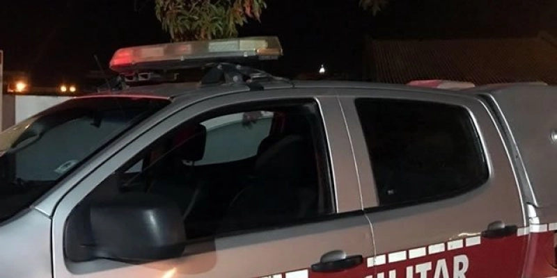 Homem é detido pela Polícia Militar após agredir e ameaçar o próprio pai em Santa Luzia