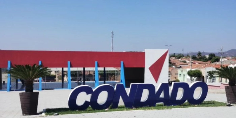 MP processa prefeito de Condado e esposa por pagamento a “secretária fantasma”