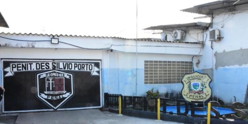 Detento é esfaqueado durante briga na Penitenciária Silvio Porto na Capital