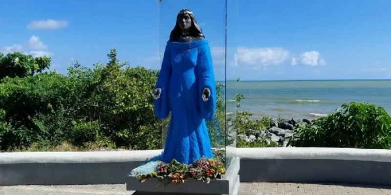 Vidro de proteção da estátua de Iemanjá é vandalizado pela segunda vez em um mês