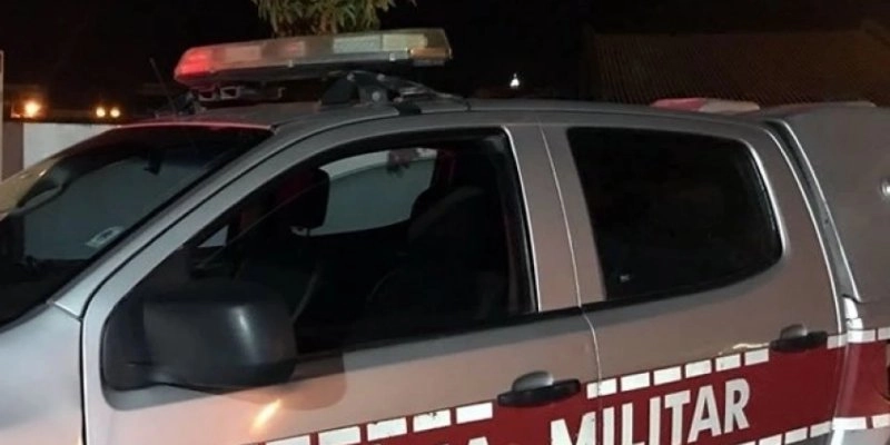 Homem invade casa armado com duas facas após cobrança de pensão e fere morador em Sousa