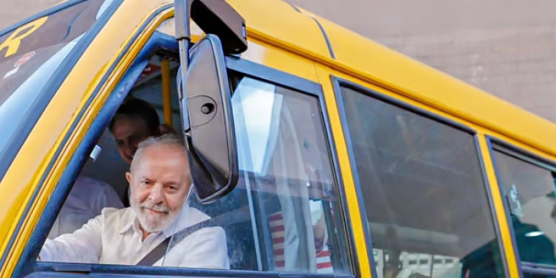 A 4 dias da eleição, Lula envia proposta de tarifa zero nos fins de semana