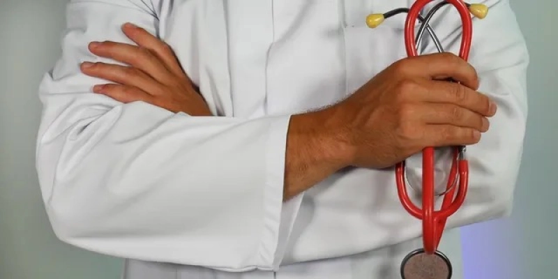 Projeto Mais Médicos Especialistas abre inscrição para novas contratações