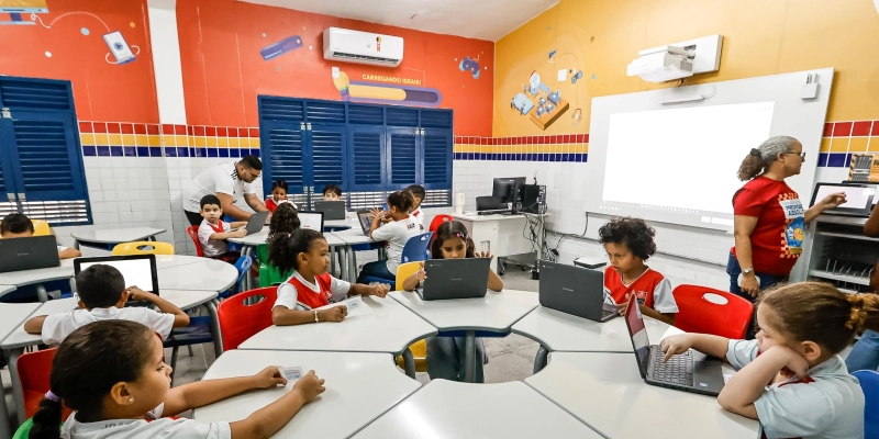 João Pessoa amplia uso de tecnologia nas escolas e fortalece o ensino digital
