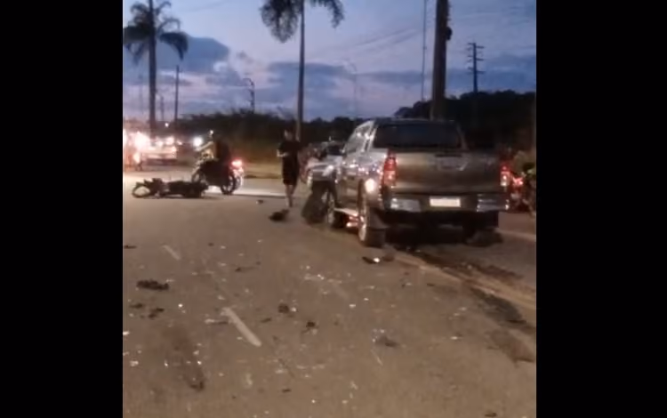 Motociclista de aplicativo morre em grave acidente após ultrapassagem de caminhonete