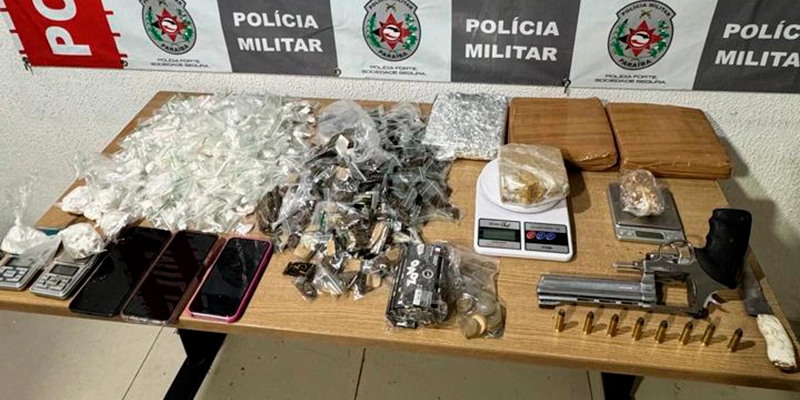 Polícia Militar apreende mais de 18 mil porções de drogas, comprimidos e armas