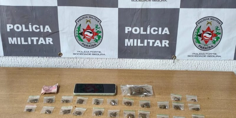 Flagrado com drogas, suspeito tenta subornar policiais durante abordagem