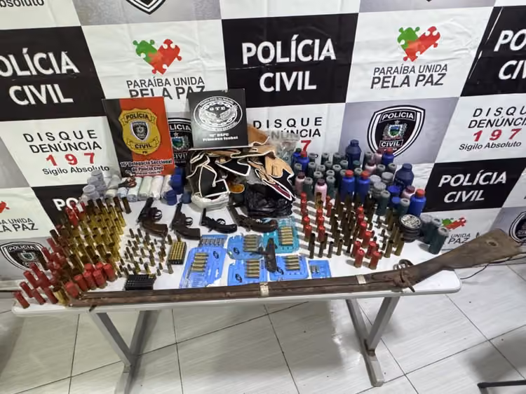 GTE da Polícia Civil apreende arsenal e material explosivo no interior da Paraíba