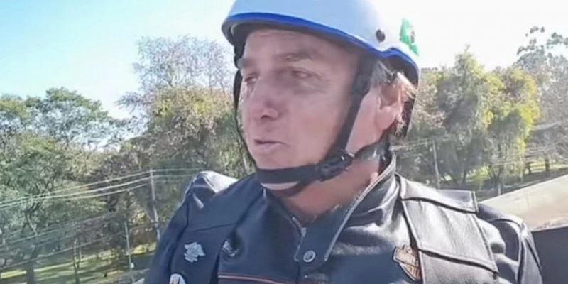 Após chamar Barroso de "imbecil", Bolsonaro diz que ministro "defende pedofilia"