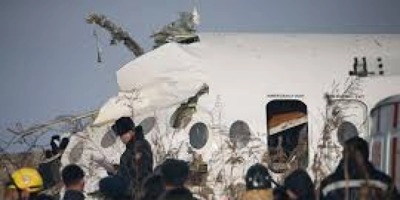 Avião cai no Cazaquistão e mata pelo menos 15 pessoas