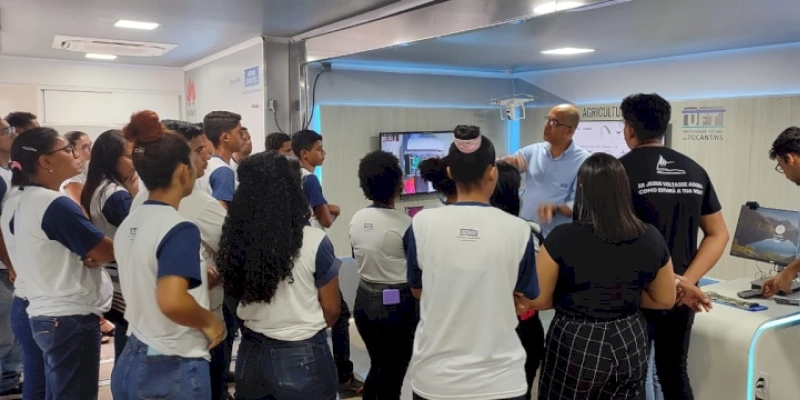 Caminhão Escola 5G chega à Paraíba e recebe a visita dos alunos do SENAI