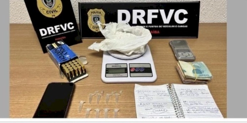 Albergado é preso com cocaína e munições, além de apetrechos utilizados no tráfico de drogas; leia