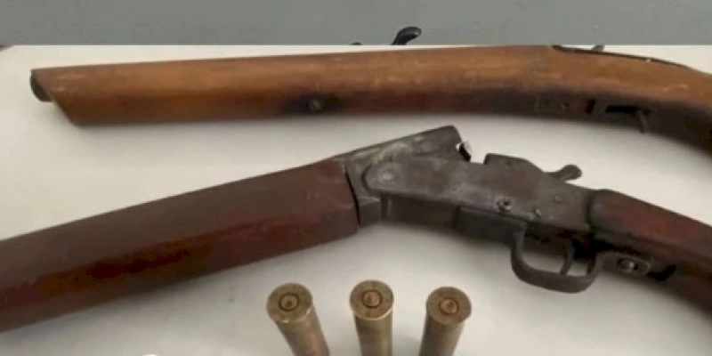 Polícia apreende duas espingardas em casa abandonada; saiba mais 