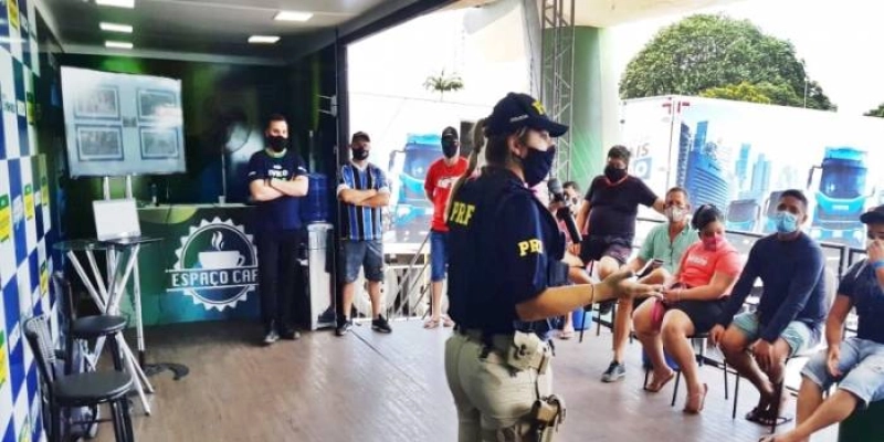 PRF na Paraíba participou da Gincana do Caminhoneiro com ações educativas