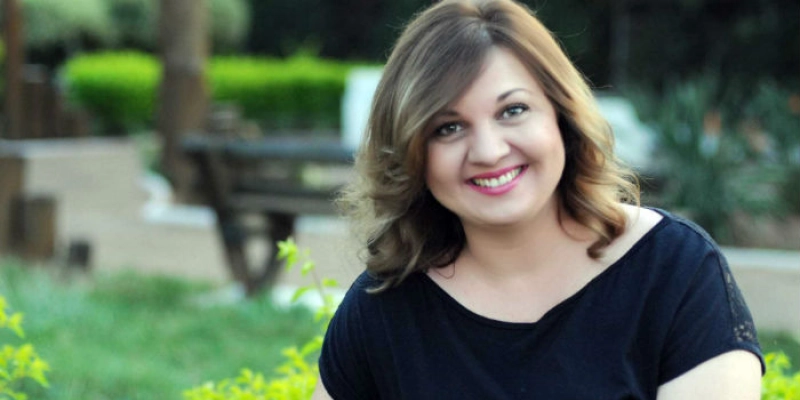 Carina Rissi anuncia turnê de novo livro em seis cidades