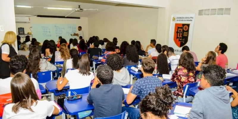 ELEGIS divulga edital para cursinho preparatório para o Enem 2024