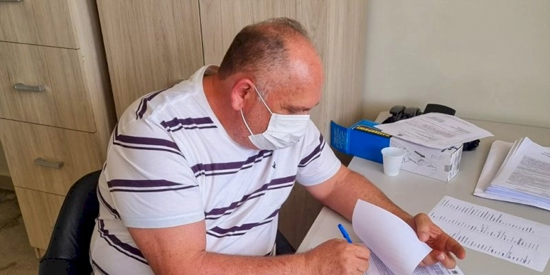Prefeito Coloral assina termo de adesão ao Programa Garantia-Safra 2021/2022