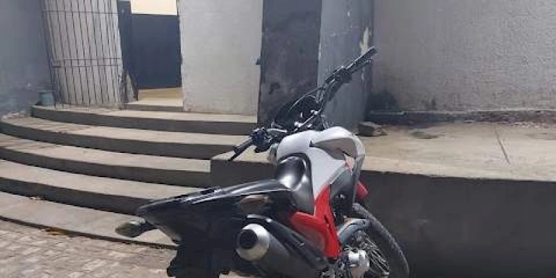 Polícia Militar recupera veículo com restrição de furto/roubo, em Poço Dantas