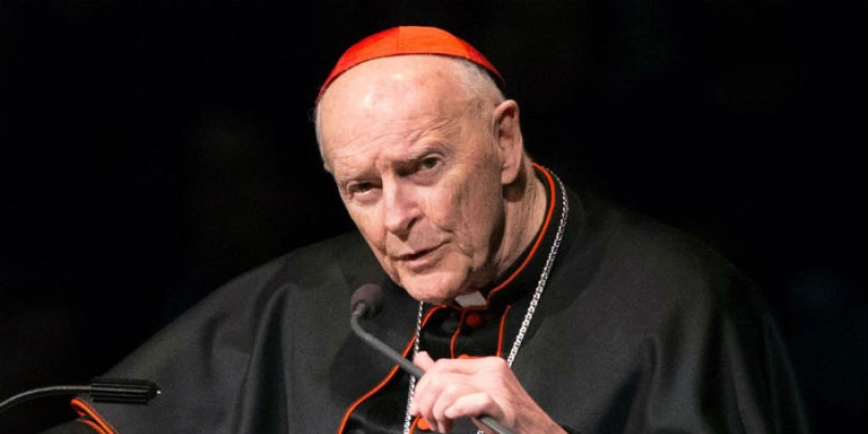 Ex-cardeal dos EUA acusado de abuso de menores é expulso pelo Vaticano