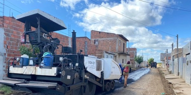 Prefeitura de Sousa intensifica trabalho de pavimentação de Ruas no Raquel Gadelha