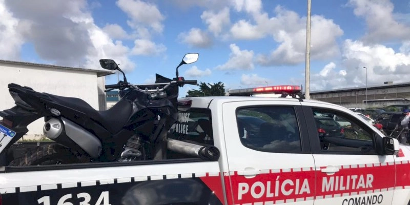Polícia prende jovem suspeito de tomar moto por assalto e recupera o veículo