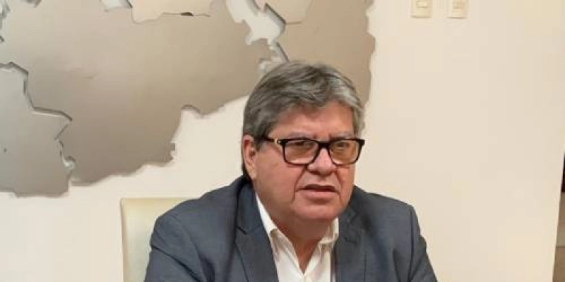 João Azevêdo externa sentimento de pesar pela morte do prefeito Zenóbio Toscano