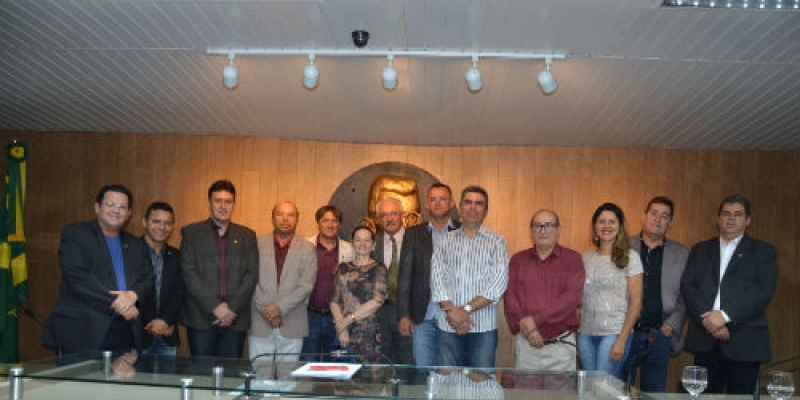 Vereadores campinenses aprovam projetos que homenageiam Rômulo Gouveia e Lula Cabral