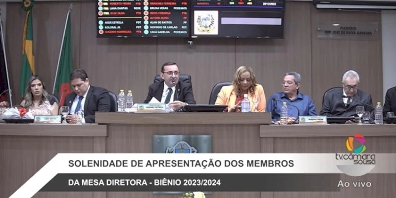 Nova Mesa Diretora do Poder Legislativo Sousense tomou posse nesta quarta; “Assumo com consciência limpa, e o coração cheio de amor”, diz Novinho de Carlão