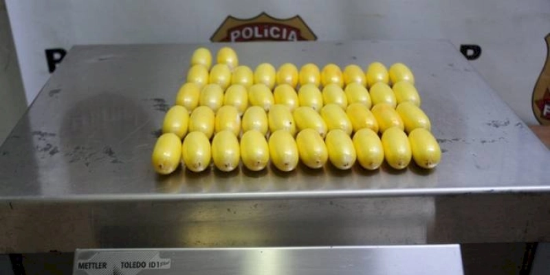 PF prende passageiros que engoliram cápsulas com droga