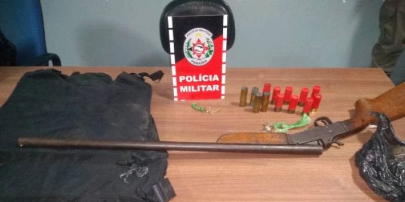 Polícia detém suspeitos com espingarda e colete balístico