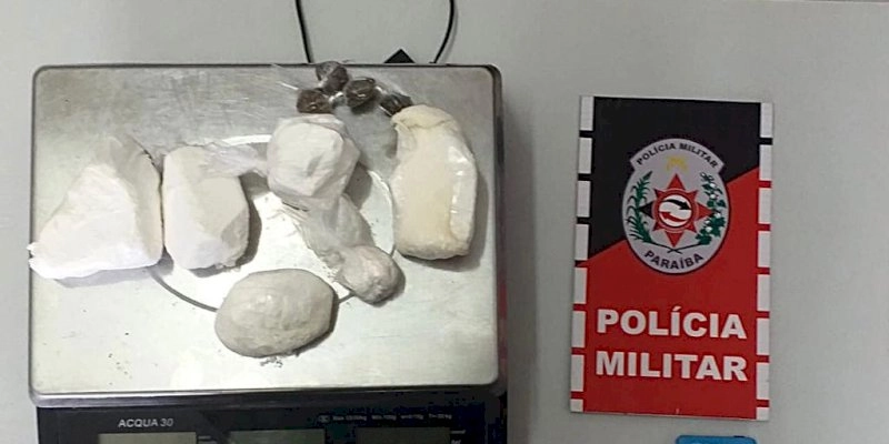 Polícia prende suspeita de tráfico ao intervir em aglomeração no interior da PB