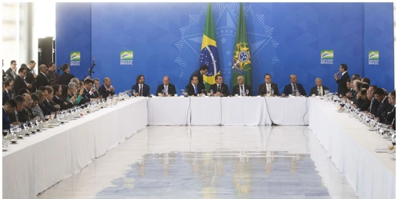 Bolsonaro recebe bancada da Frente Parlamentar Evangélica
