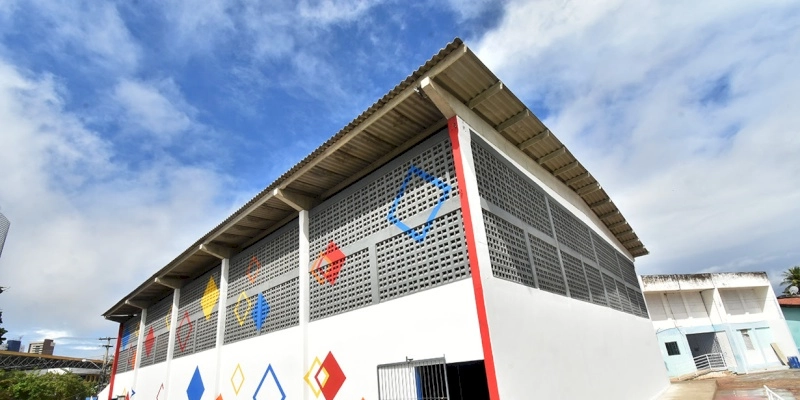 Governador entrega ginásio do Sesquicentenário e destaca investimentos para construção dos equipamentos no estado