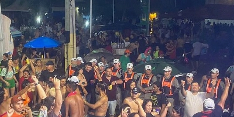 Polícia Militar garante a segurança da quarta noite do carnaval da cidade de Sousa