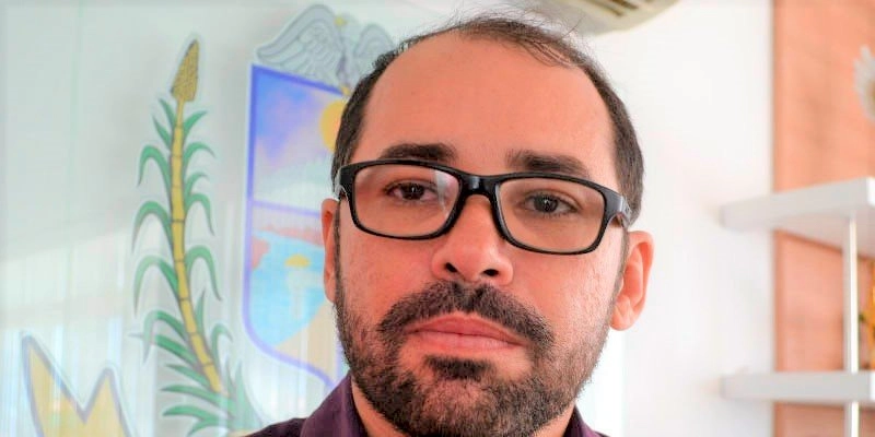 Líder do Governo na Câmara de Sousa, Eugênio Rodrigues no Ponto & Vírgula nesta quarta na TVRPB