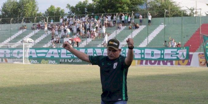 Teinador do Sousa critica impaciência da torcida após vitória