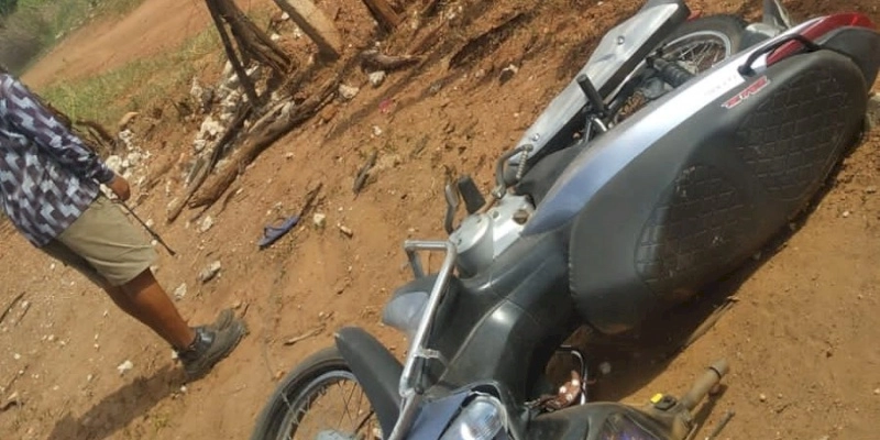 Agricultor perde o controle de moto, colide com estaca de cimento e morre no local 