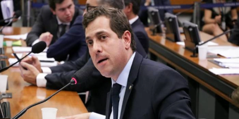 Projeto de Gervásio cria Dia do Assistente Social e garante jornada de 30 horas para servidores públicos