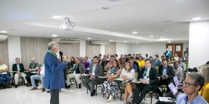 Presidente do TCE é destaque durante em II Congresso da Federação Médica com palestra sobre pejotização