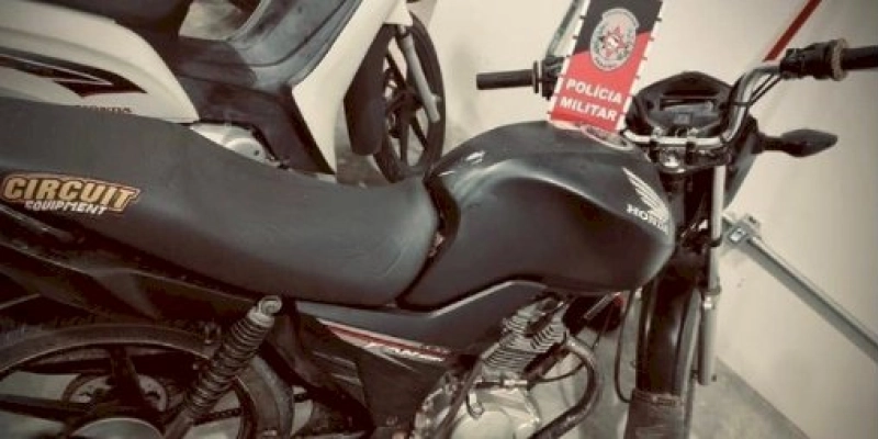 Polícia militar recupera motocicleta roubada após perseguição; entenda 