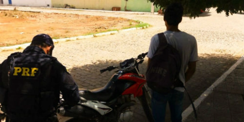 PRF recupera moto clonada na Paraíba 